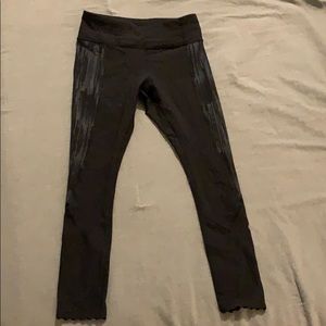 Lululemon Cropped Scallop Leggings